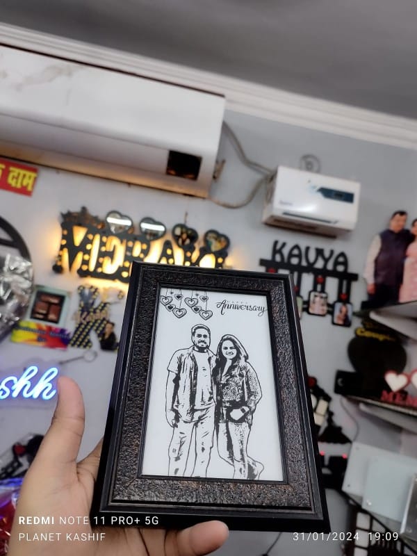 Personalized Digital Sketch Frame For Birthday, Marriage, Anniversary & Couples